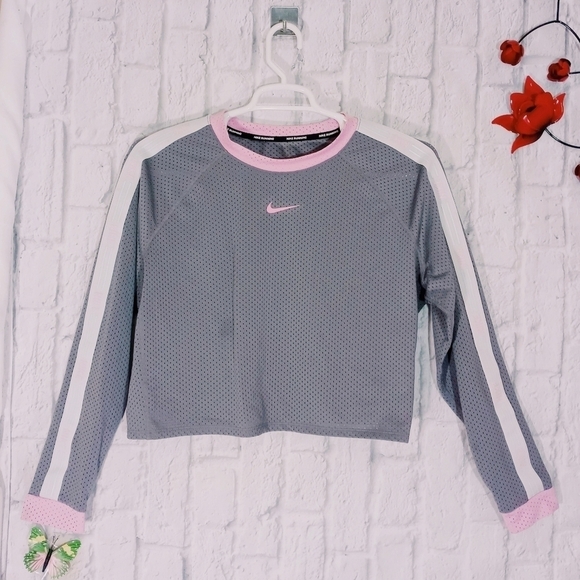 Nike Dri-Fit Running Crop Long Sleeve‎ Shirt Pullover Top - Picture 1 of 3